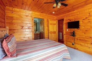 2 makuuhuonetta, silitysrauta/-lauta, ilmainen Wi-Fi, vuodevaatteet