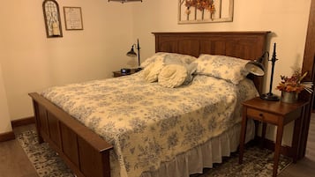 1 chambre, fer et planche à repasser, lit de bébé portatif