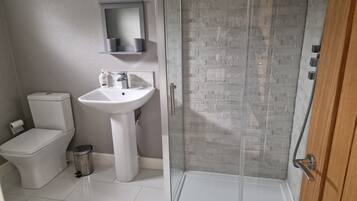 Een bad/douchecombinatie