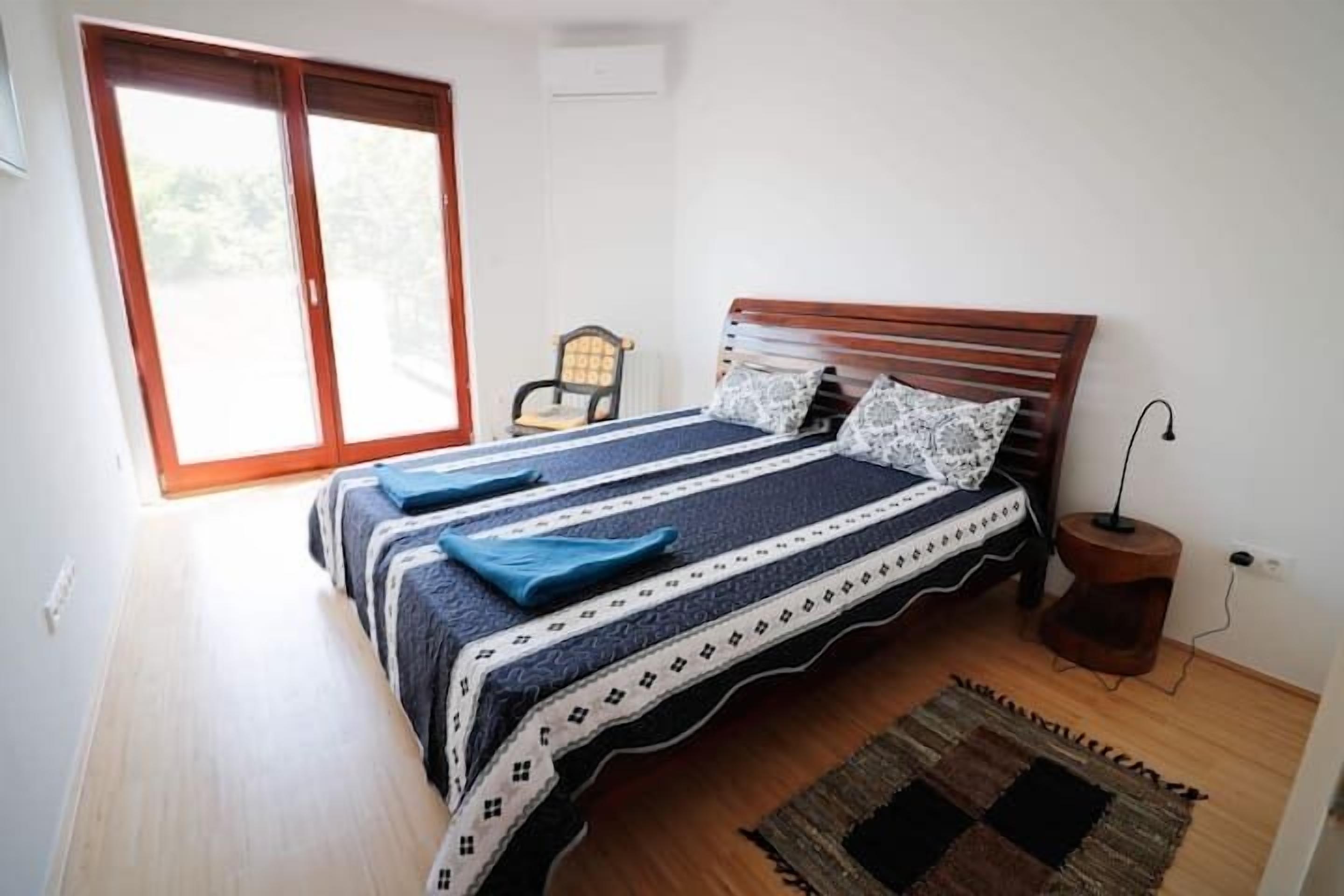 3 chambres, fer et planche à repasser, Wi-Fi, draps fournis