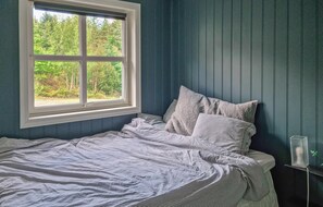 4 bedrooms, travel cot, free WiFi
