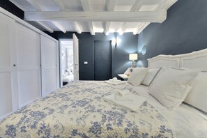 1 slaapkamer, een strijkplank/strijkijzer, wifi, beddengoed