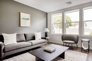 TV, stereo - Lovely Cambridge Alewife 2BR w/ W/D & Gym, nr Davis Sq, by Blueground (Cambridge)