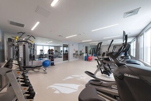 Fitness facility - Lovely Cambridge Alewife 2BR w/ W/D & Gym, nr Davis Sq, by Blueground (Cambridge)