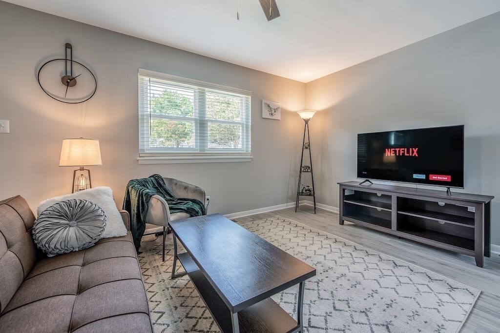 Cozy apartment 5 mins from downtown/Fast Wi-Fi