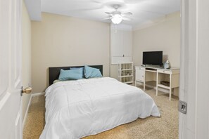 3 bedrooms, desk, iron/ironing board, travel cot