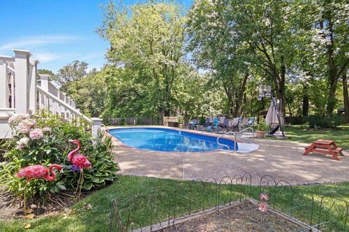 Summer Getaway Near DC and Baltimore Pool, Private Yard & Peaceful Setting