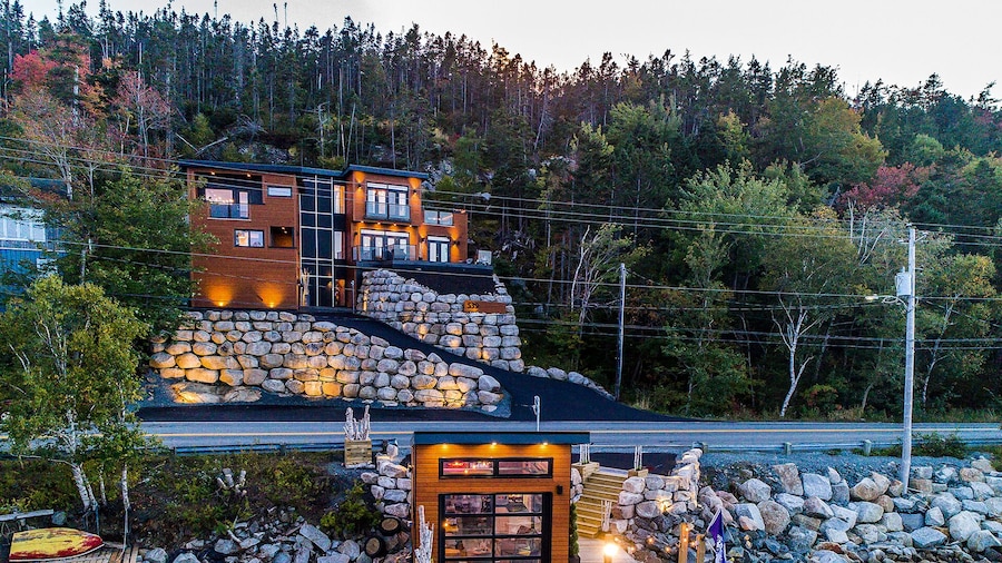 Lux Exec Home HFX Waterfront Pool Hot Tub