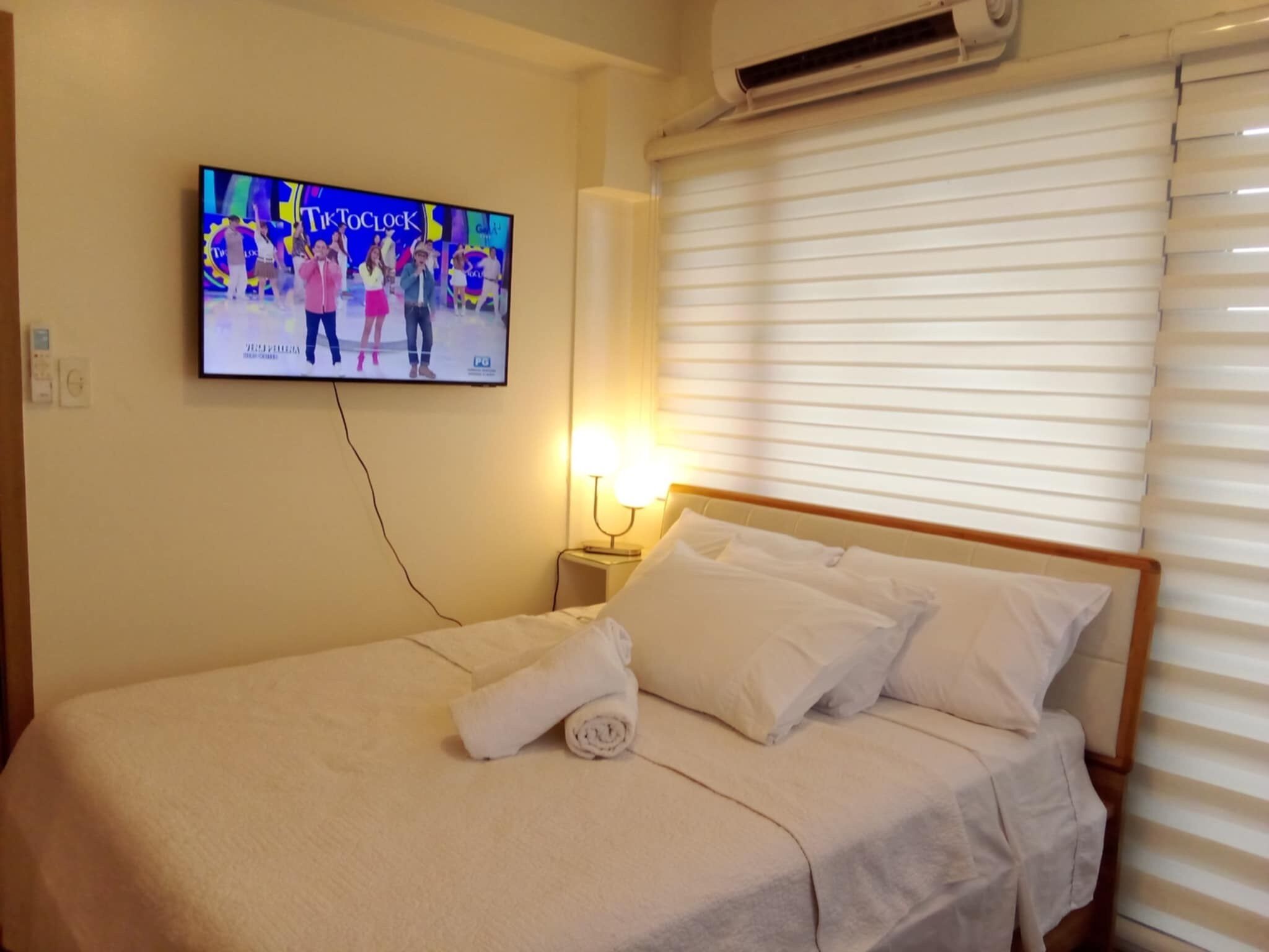 2 bedrooms, desk, soundproofing, iron/ironing board