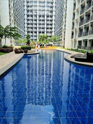 The SPLENDOR: Comfortable living by Awsom Phil