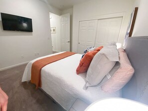 2 bedrooms, desk, iron/ironing board, travel cot