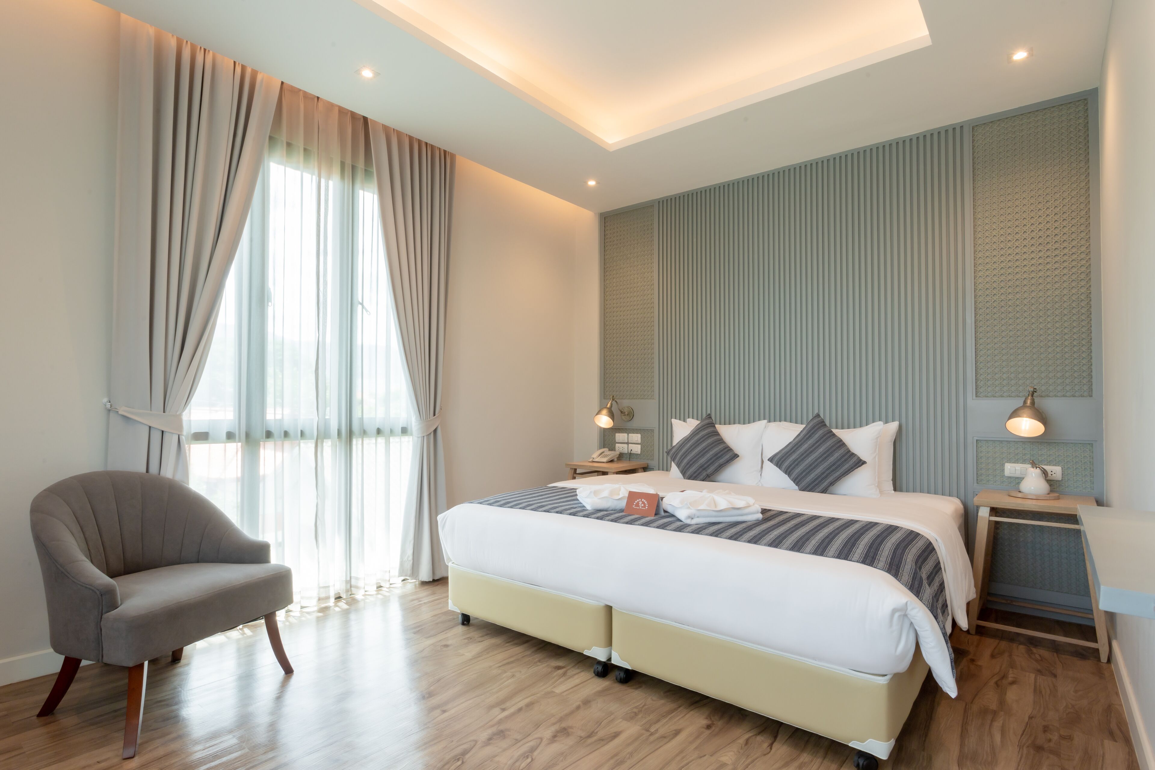 Habitación Deluxe | Caja de seguridad en la habitación y decoración personalizada 