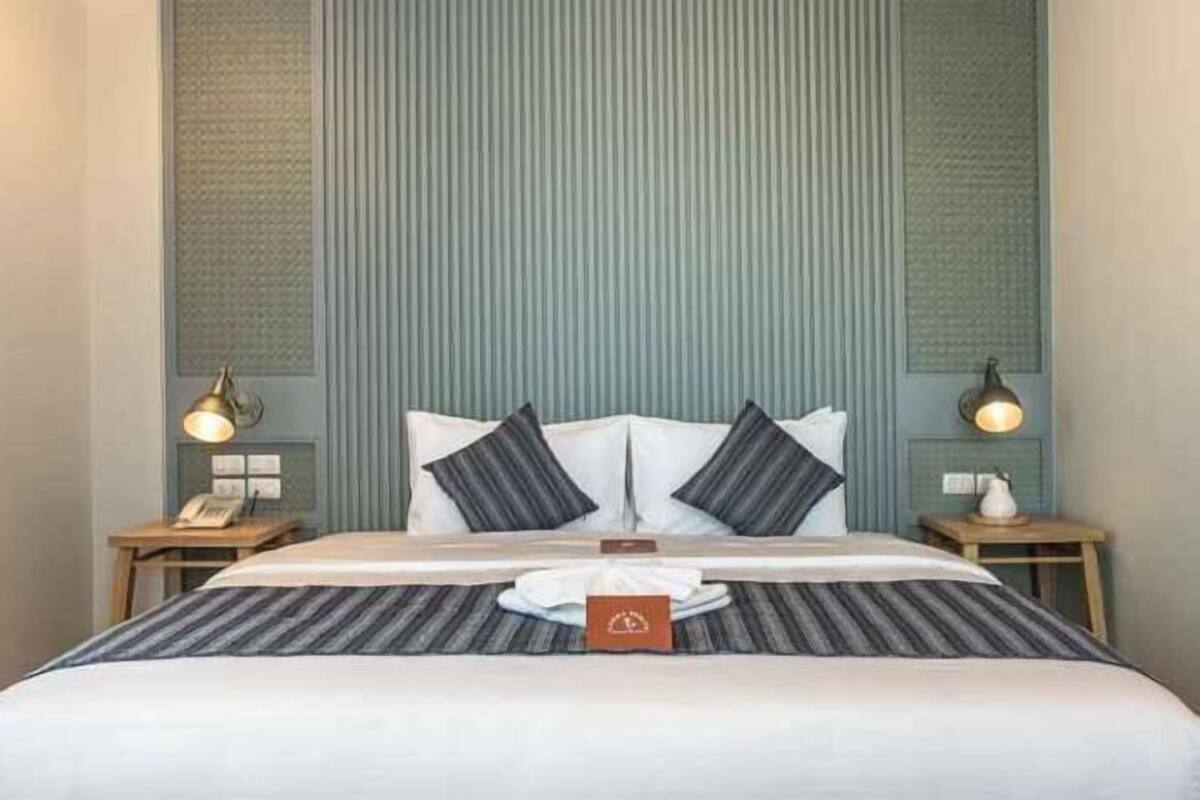 Cofres nos quartos, individualmente decorados, escrivaninha