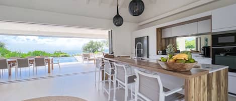 Réfrigérateur, micro-ondes, four, lave-vaisselle