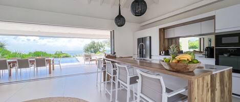 Refrigerador, microondas, horno y lavavajillas