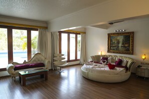 Honeymoon Suite
