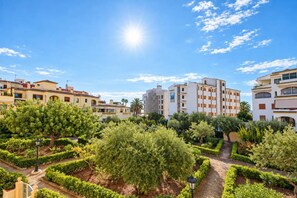 A residential area with a central courtyard surrounded by buildings, pathways, and greenery. - Classic apartment  with communal pool in Javea, Costa Blanca, Spain for 4 persons (Javea)