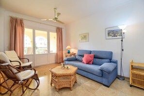 TV - Classic apartment  with communal pool in Javea, Costa Blanca, Spain for 4 persons (Javea)
