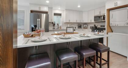Modern culinary kitchen, Luxury, Cozy Home & Pet-Friendly!