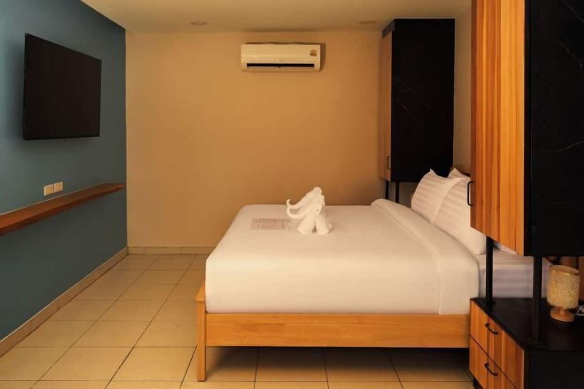 Individually furnished, free WiFi, bed sheets