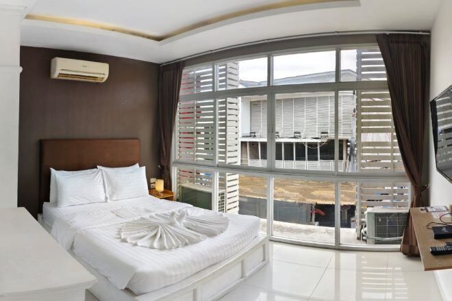 Individually furnished, free WiFi, bed sheets