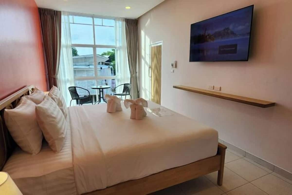 1 bedroom, individually furnished, free WiFi, bed sheets