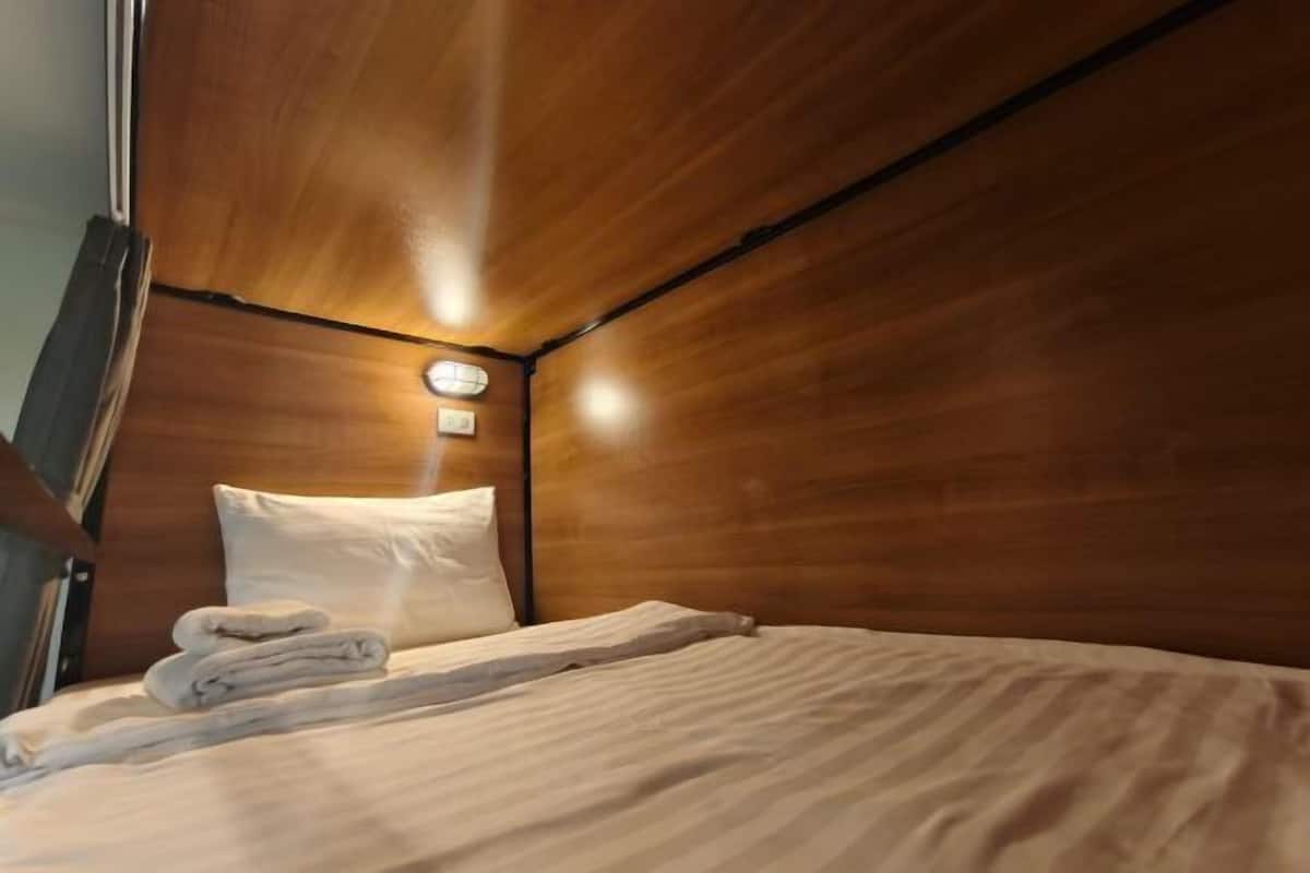 Individually furnished, free WiFi, bed sheets