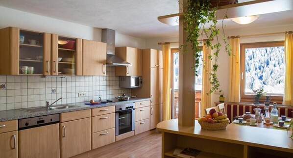 Kühlschrank, Mikrowelle, Geschirrspüler