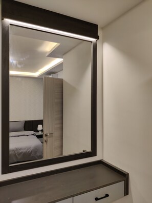 1 chambre, fer et planche à repasser, accès Internet