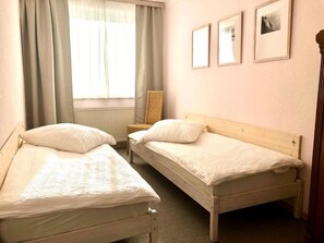 1 habitación, caja de seguridad en la habitación y cuna de viaje 