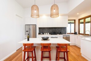 單棟房屋 | 私人廚房 | 大型雪櫃/冰箱、微波爐、焗爐、爐具