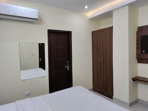 Standard Room | Blackout drapes, iron/ironing board, free WiFi - The Arcas Hotel (Lucknow)