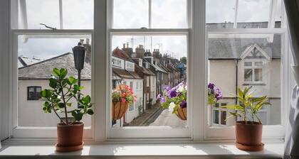 Contemporary 2 Bedroom Flat in Lewes