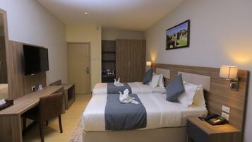 Habitación Business con 1 cama doble o 2 individuales | Caja fuerte, mobiliario individual, escritorio