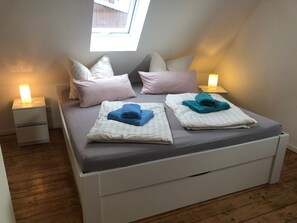 5 makuuhuonetta, silitysrauta/-lauta, ilmainen Wi-Fi, vuodevaatteet
