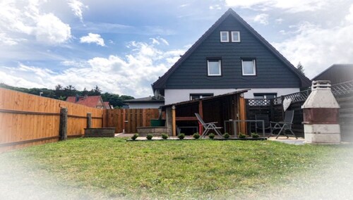 Dog-friendly Harz vacation home with fireplace, garden & space for 10 people