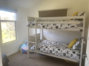 3 bedrooms, bed sheets