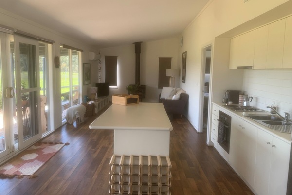 Geladeira, micro-ondas, fogão, cafeteira/chaleira