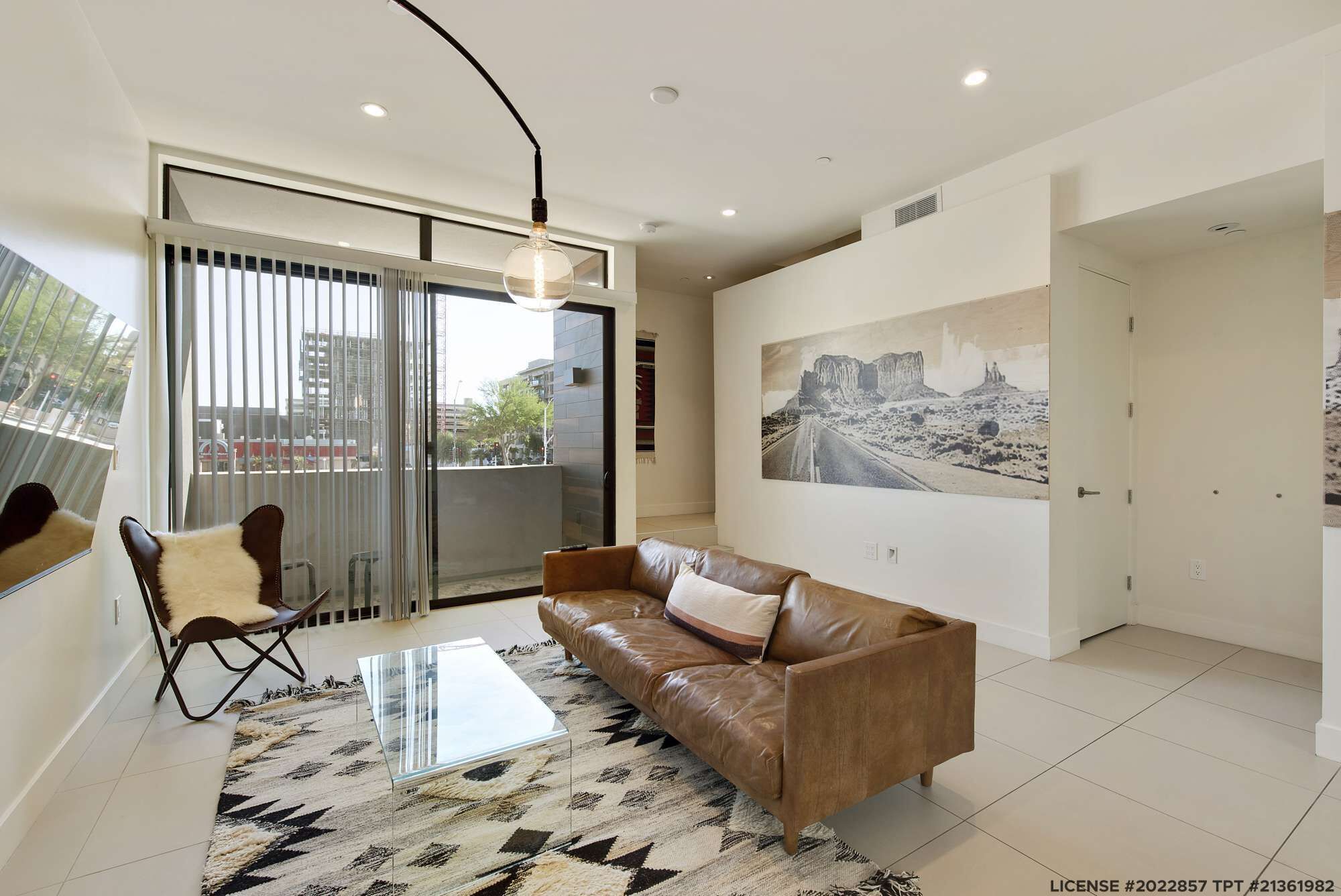 SDS32 - Friendly 2 bedroom apartment - Parking!
