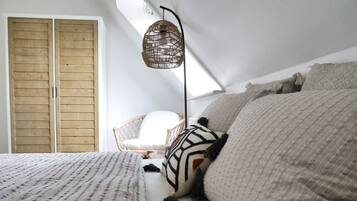 2 bedrooms, travel crib, WiFi