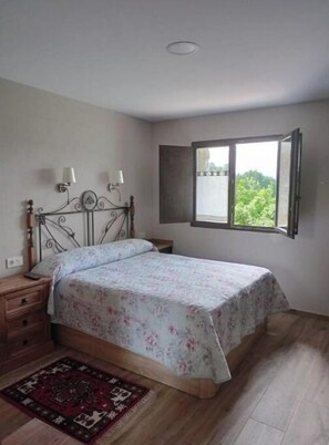 1 chambre, fer et planche à repasser, Wi-Fi gratuit, draps fournis