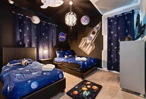 9 bedrooms, iron/ironing board, WiFi, bed sheets