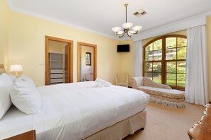 3 bedrooms, bed sheets - Elcott House - Carrickalinga - C21 SouthCoast Holidays (Carrickalinga)