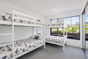 4 bedrooms, desk, iron/ironing board, WiFi (free)