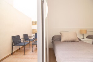 1 dormitorio, tabla de planchar con plancha, wifi y ropa de cama