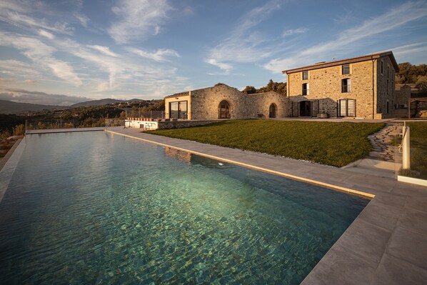 Outdoor pool - A fantastic pool in a Tuscan farmhouse with breathtaking views of the Maremma (Roccastrada)