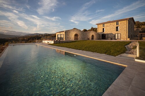 A fantastic pool in a Tuscan farmhouse with breathtaking views of the Maremma