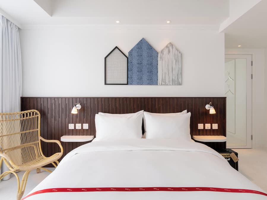 Kamer (Lovely) | Hypoallergeen beddengoed, een kluis op de kamer, een bureau