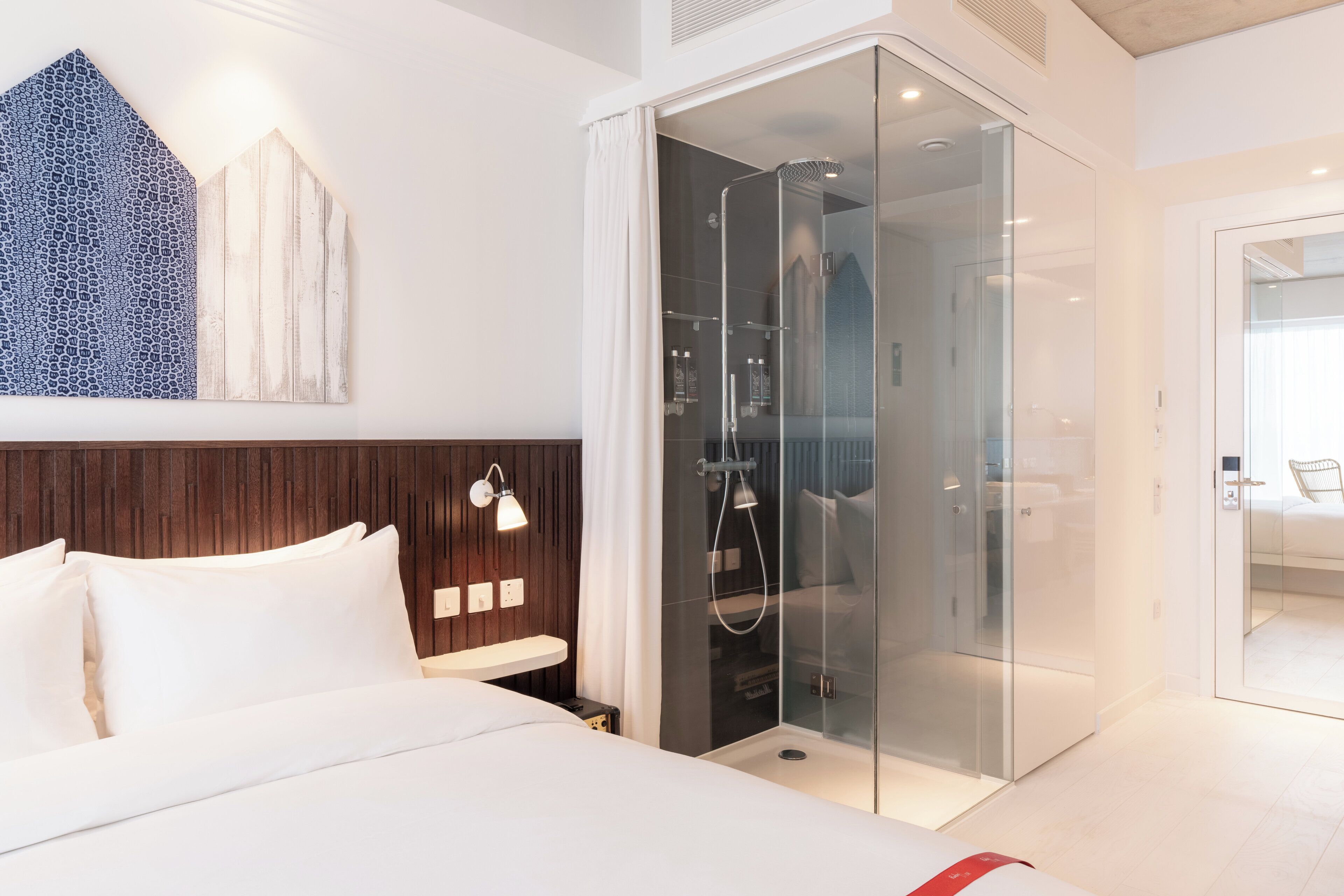 Hypo-allergenic bedding, in-room safe, desk, laptop workspace