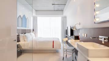 Roupas de cama antialérgicas, cofres nos quartos, escrivaninha